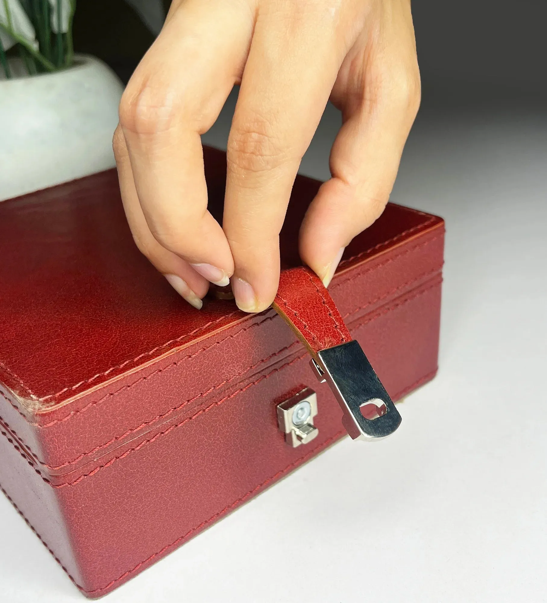 Divine Leather Jewelry Box - Red