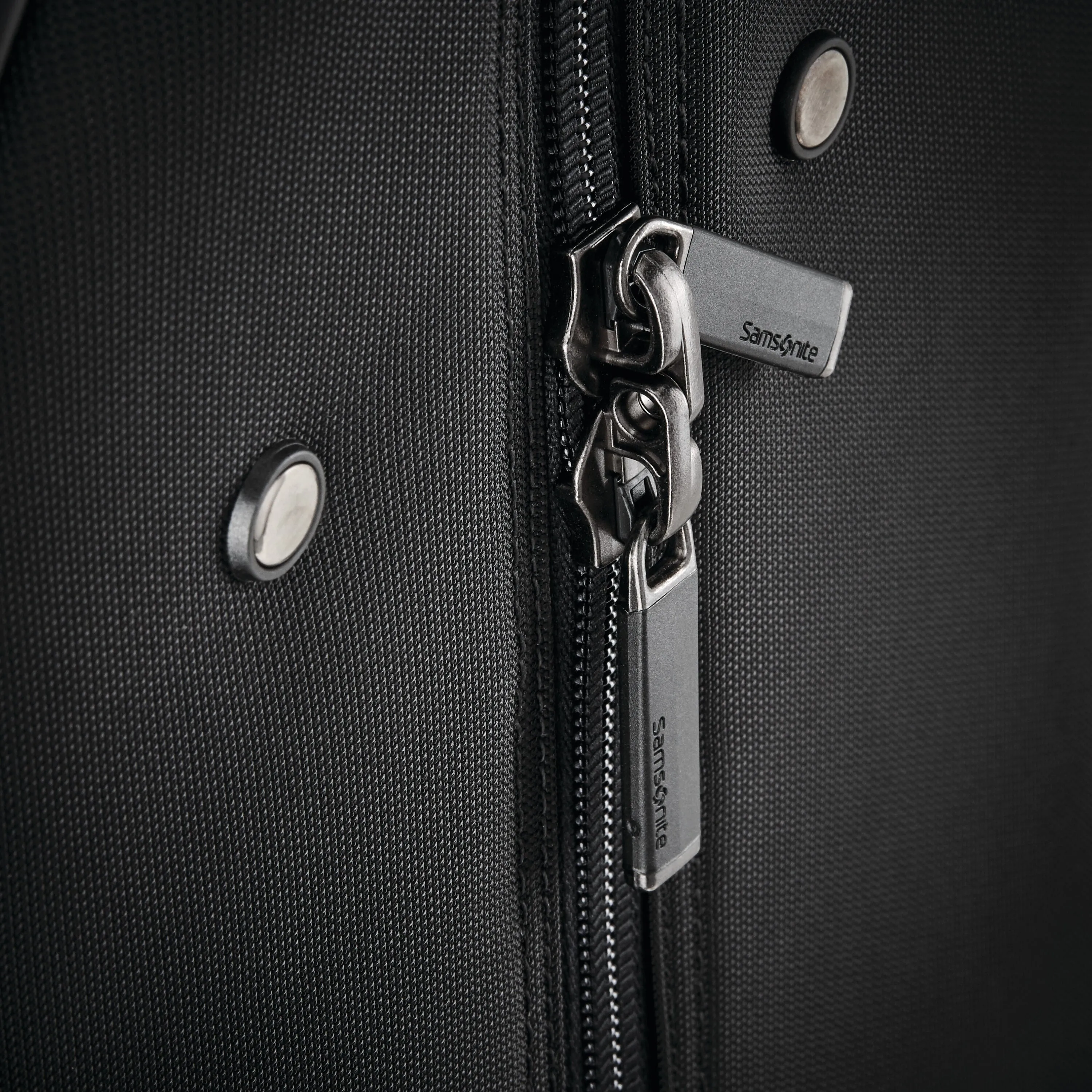 Silhouette 17 Spinner Garment Bag